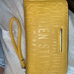 Steve Madden Yellow Wallet / Wristlet Zi